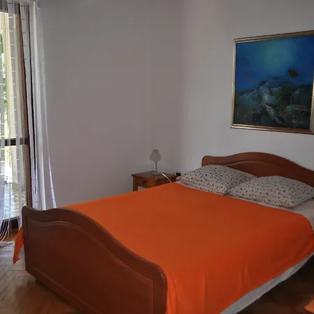 Dolac 3*